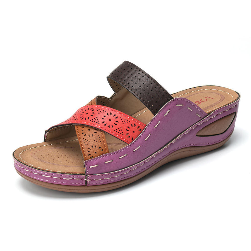 Hole-crossing open-toe wedge slippers
