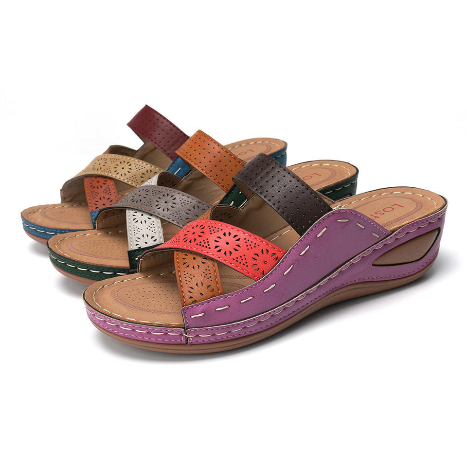 Hole-crossing open-toe wedge slippers