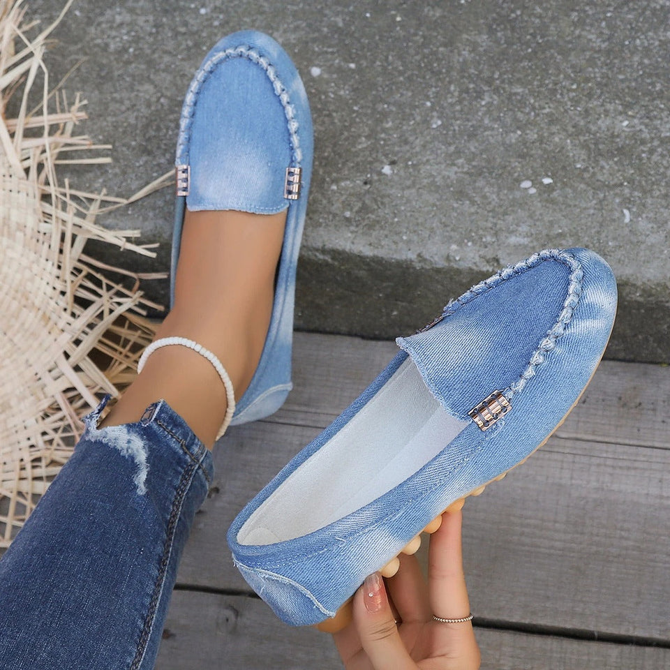 Women’s Loafers with Metallic Detail. 👞✨