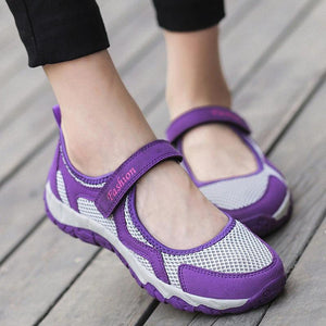 New stretchable breathable lightweight walking shoes